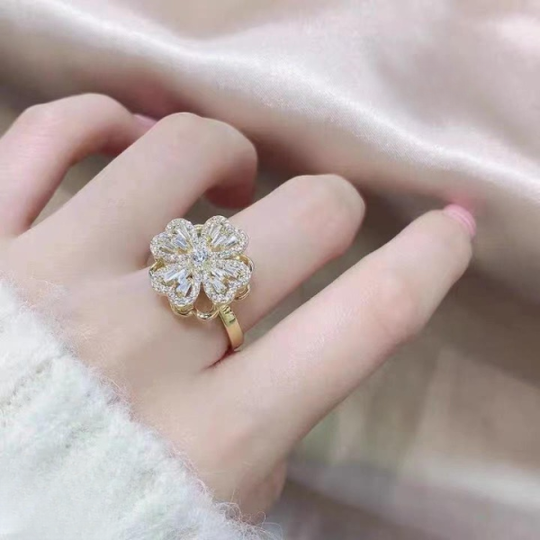 Clover Zircon Rotating Ring